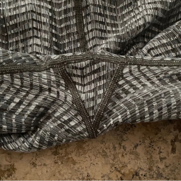 Lululemon Wunder Under HRTight 25”- Gray  and White Arrow Jacquard - Picture 6 of 8